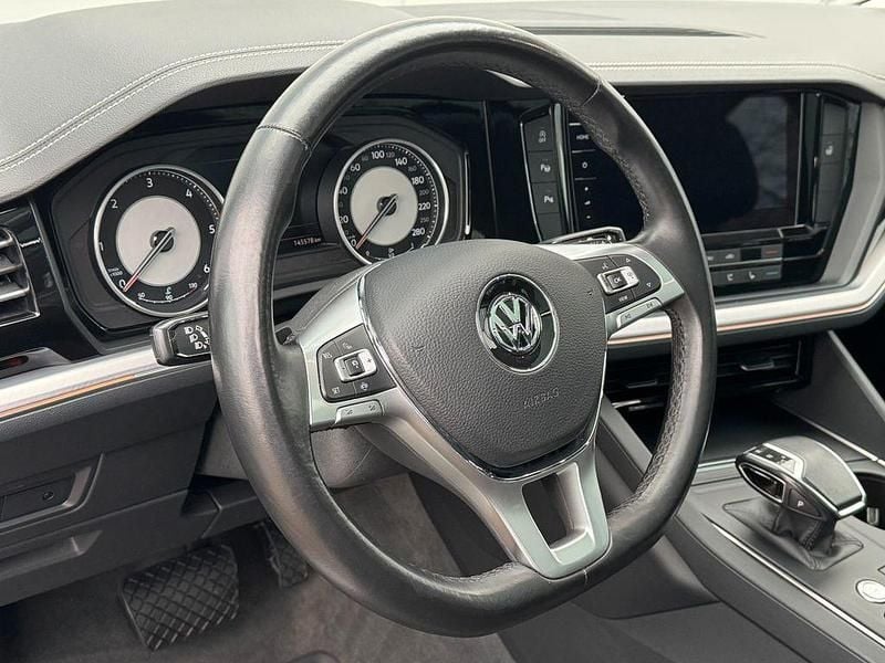 Gebraucht VW Touareg Elegance 286 PS (210 kW) 2018 Blau SUV