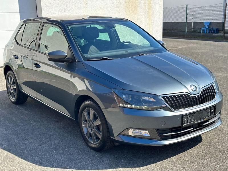 Grau Gebraucht 2016 Skoda Fabia Limousine | 12.480 € (Fairer Preis) - Bild 1/4