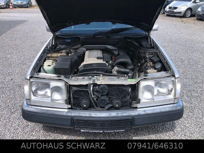 Second-hand Mercedes E280 197 CP (144 kW) 1992 Argintiu Berlinǎ