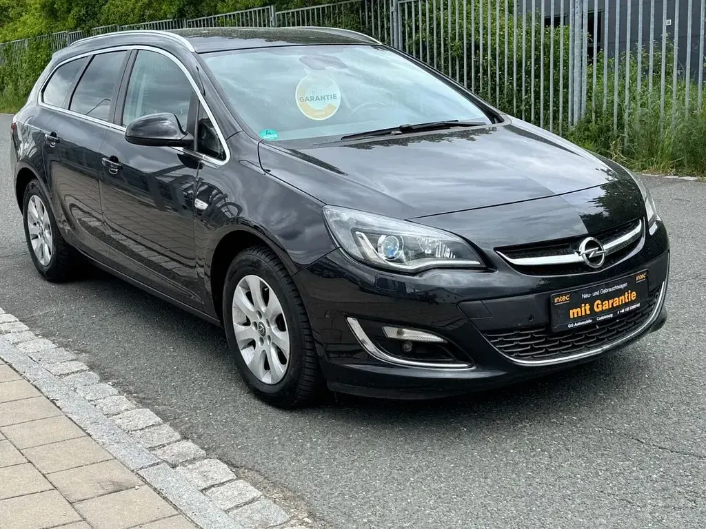 Używany Opel Astra 136 KM (100 kW) 2016 Czarny Sedan/Limuzyna