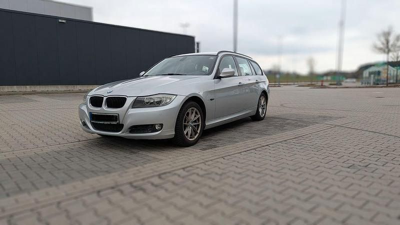 Gebraucht BMW 320 184 PS (135 kW) 2012 Grau Kombi
