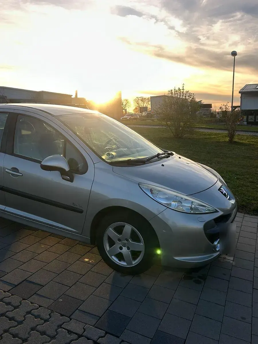 Gebraucht Peugeot 207 Urban Move 95 PS (69 kW) 2008 Grau Limousine