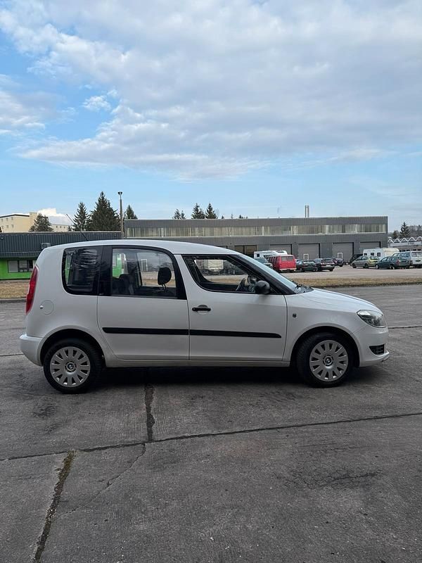 Gebraucht Skoda Roomster 80 PS (58 kW) 2010 Weiß Van / Kleinbus