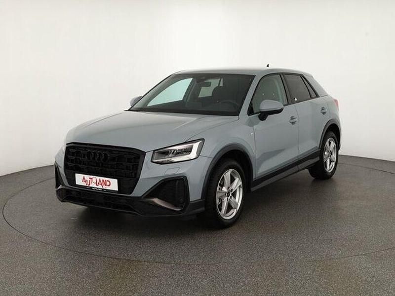 Grau Gebraucht 2023 Audi Q2 Comfort SUV | 25.490 € - Bild 1/4