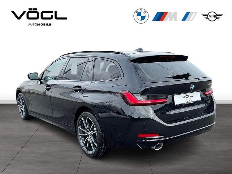 Neu BMW 330e 292 PS (214 kW) 2025 Black sapphire Kombi