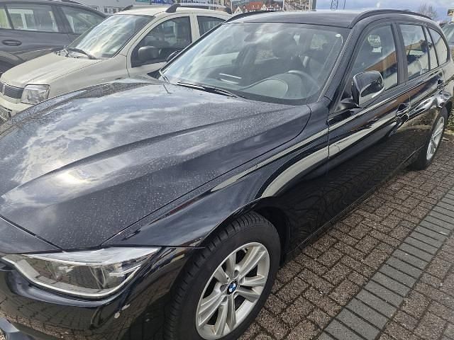 Gebraucht BMW 320 Advantage 184 PS (135 kW) 2019 Black sapphire (metallic) Kombi