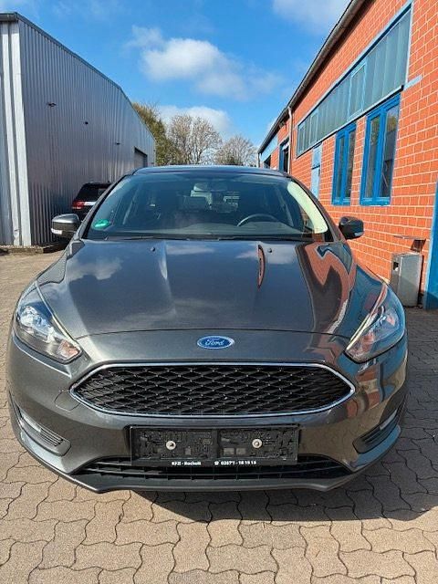 Gebraucht Ford Focus 125 PS (91 kW) 2016 Grau Kombi