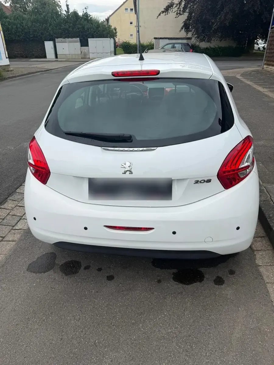 Gebraucht Peugeot 208 68 PS (50 kW) 2013 Weiß Kleinwagen