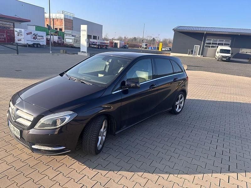 Gebraucht Mercedes B180 109 PS (80 kW) 2013 Van / Kleinbus