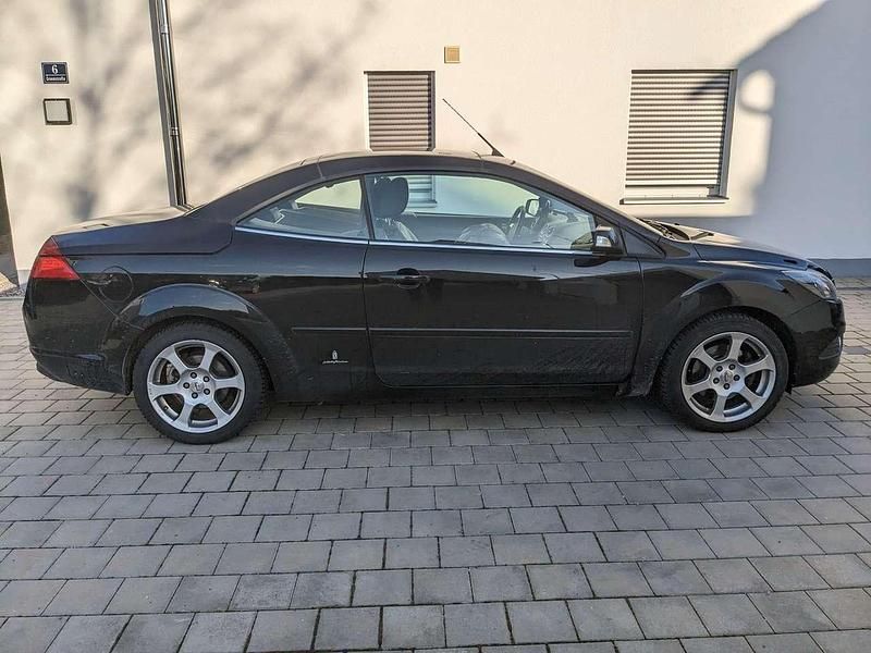 Schwarz Gebraucht 2009 Ford Focus Titanium Limousine | 5.800 € (Teuer) - Bild 1/4