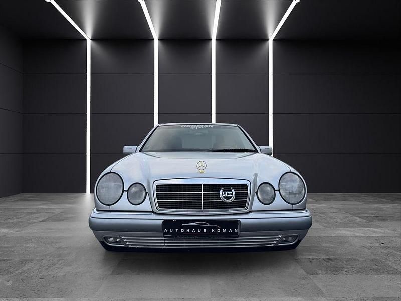 Gebraucht Mercedes E280 Elegance 193 PS (141 kW) 1996 Silber Limousine