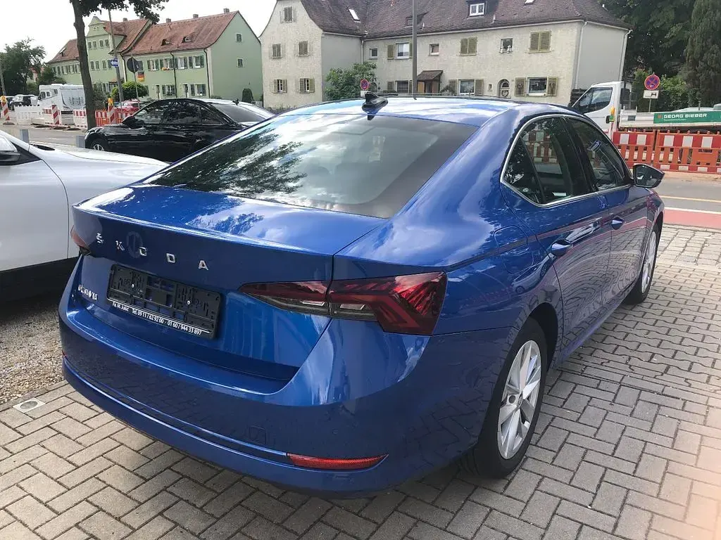 Gebraucht Skoda Octavia Style 150 PS (110 kW) 2022 Modra race/race blue Limousine