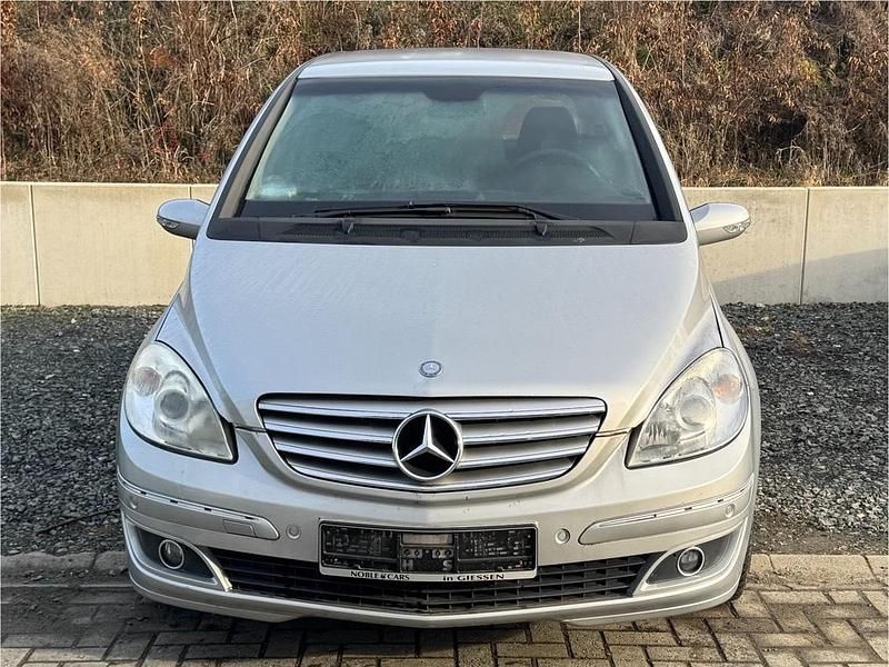 Gebraucht Mercedes B200 136 PS (100 kW) 2006 Silber Van / Kleinbus