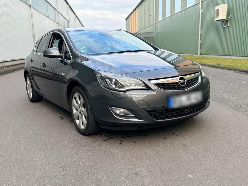 Gebraucht Opel Astra 140 PS (102 kW) 2011 Kleinwagen