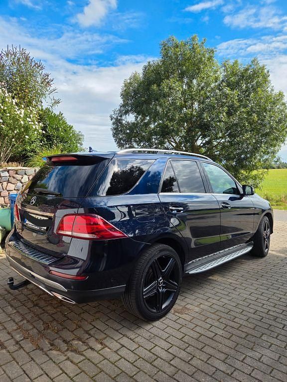 Blau Gebraucht 2016 Mercedes 350 SUV | 26.600 € - Bild 1/4