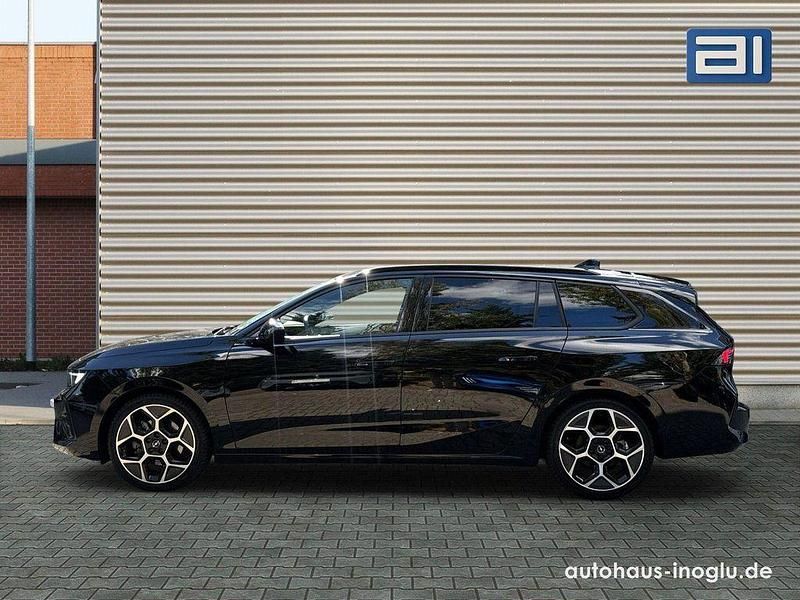 Gebraucht Opel Astra Ultimate 131 PS (96 kW) 2024 Schwarz lackierung schwarz perla nera/ty (metallic) Kombi