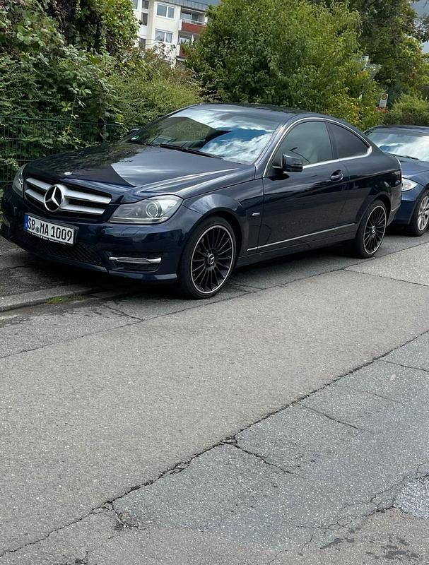 Gebraucht Mercedes C220 170 PS (125 kW) 2012 Blau Coupé