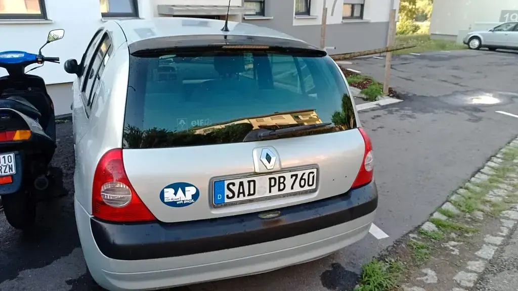Gebraucht Renault Clio II 75 PS (55 kW) 2003 Grau Limousine