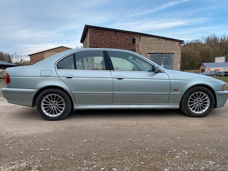 Gebraucht BMW 525 136 PS (100 kW) 2002 Silber Limousine