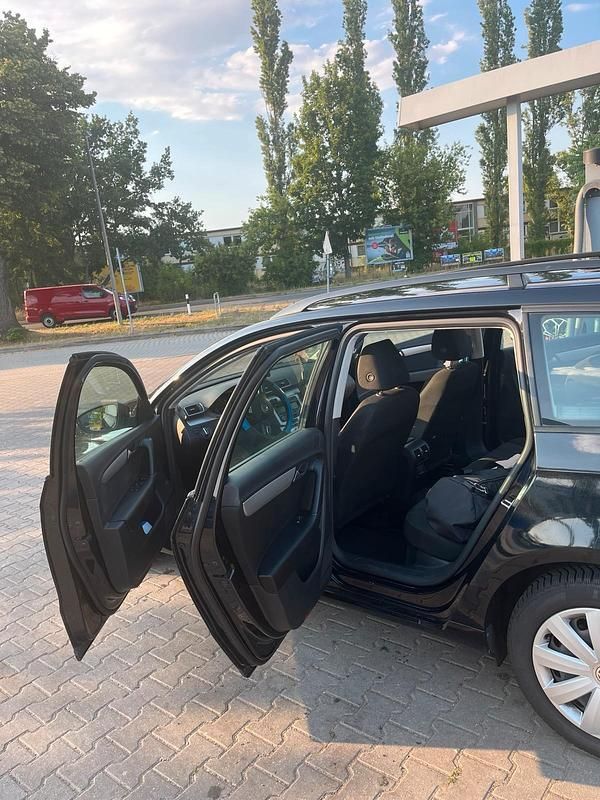 Gebraucht VW Passat 105 PS (77 kW) 2013 Schwarz Kombi
