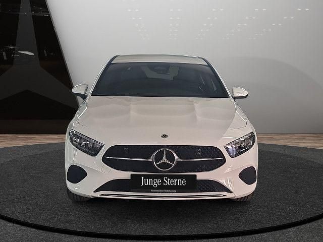 Weiß Gebraucht 2024 Mercedes A180 Progressive Limousine | 27.390 € (Guter Preis) - Bild 1/4