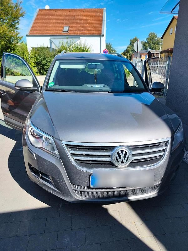 Grau Gebraucht 2009 VW Tiguan SUV | 9.000 € (Fairer Preis) - Bild 1/4
