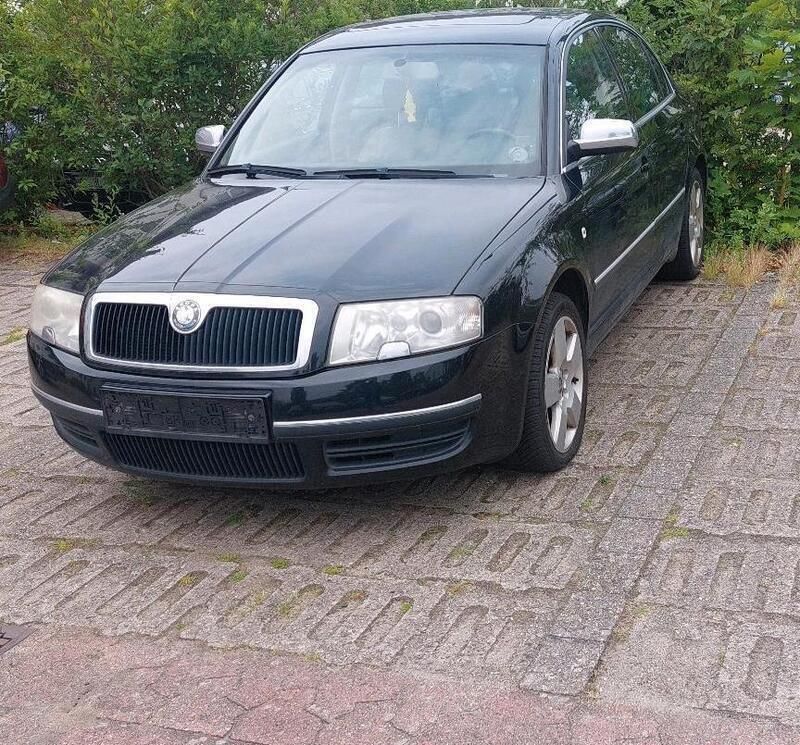Schwarz Gebraucht 2004 Skoda Superb Kombi | 2.800 € (Fairer Preis) - Bild 1/4