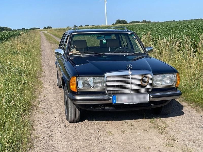 Gebraucht Mercedes 230 136 PS (100 kW) 1982 Blau Kombi