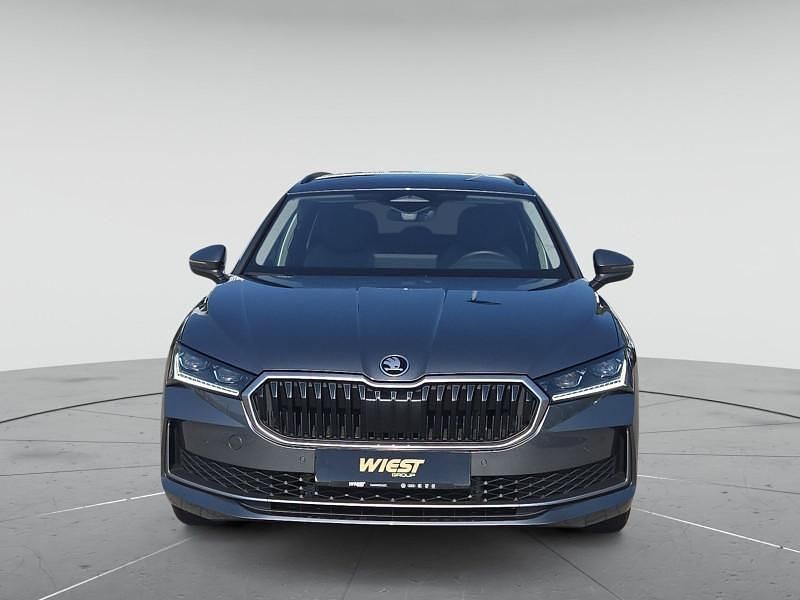 Graphitegrau metallic Gebraucht 2024 Skoda Superb Selection Kombi | 33.880 € (Superpreis) - Bild 1/4