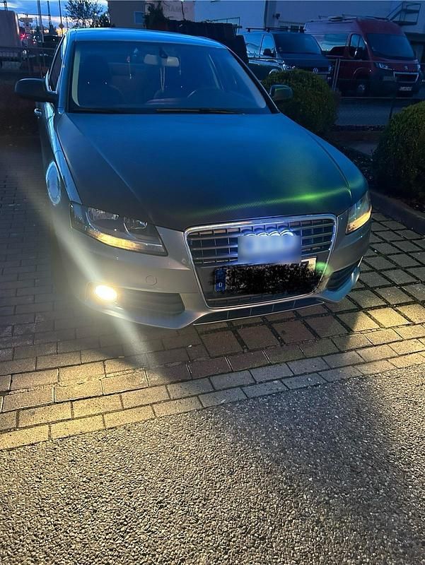Silber Gebraucht 2010 Audi A4 Limousine | 6.650 € (Superpreis) - Bild 1/4