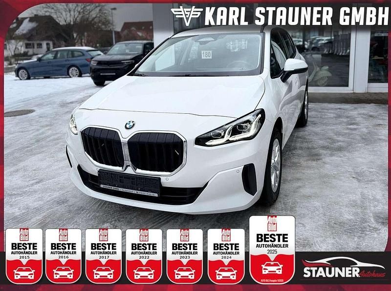Alpinweiss iii Gebraucht 2024 BMW 218 Van / Kleinbus | 25.980 € (Guter Preis) - Bild 1/2