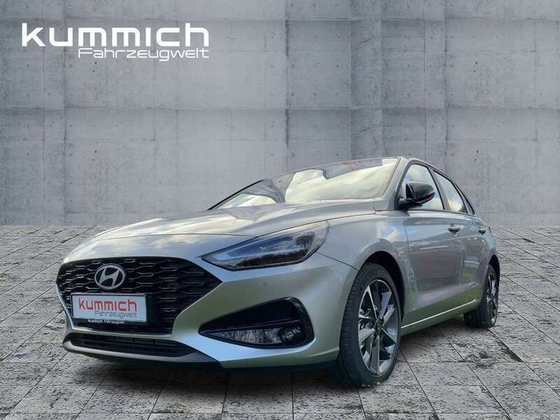 Shimmering silver (silber) Neu 2024 Hyundai i30 Advantage Limousine | 27.012 € (Fairer Preis) - Bild 1/4