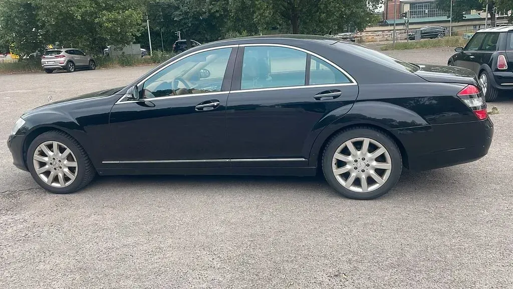 Gebraucht Mercedes S500 387 PS (284 kW) 2007 Schwarz Limousine