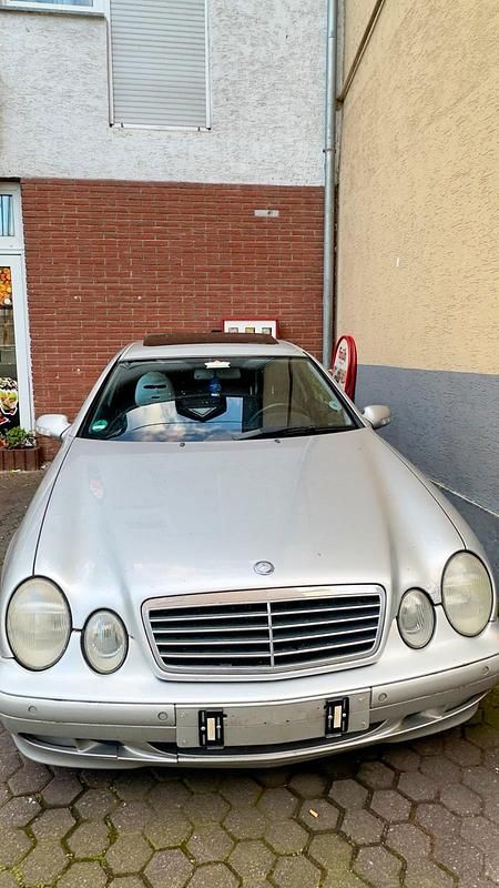 Gebraucht Mercedes CLK230 199 PS (146 kW) 2002 Silber Coupé