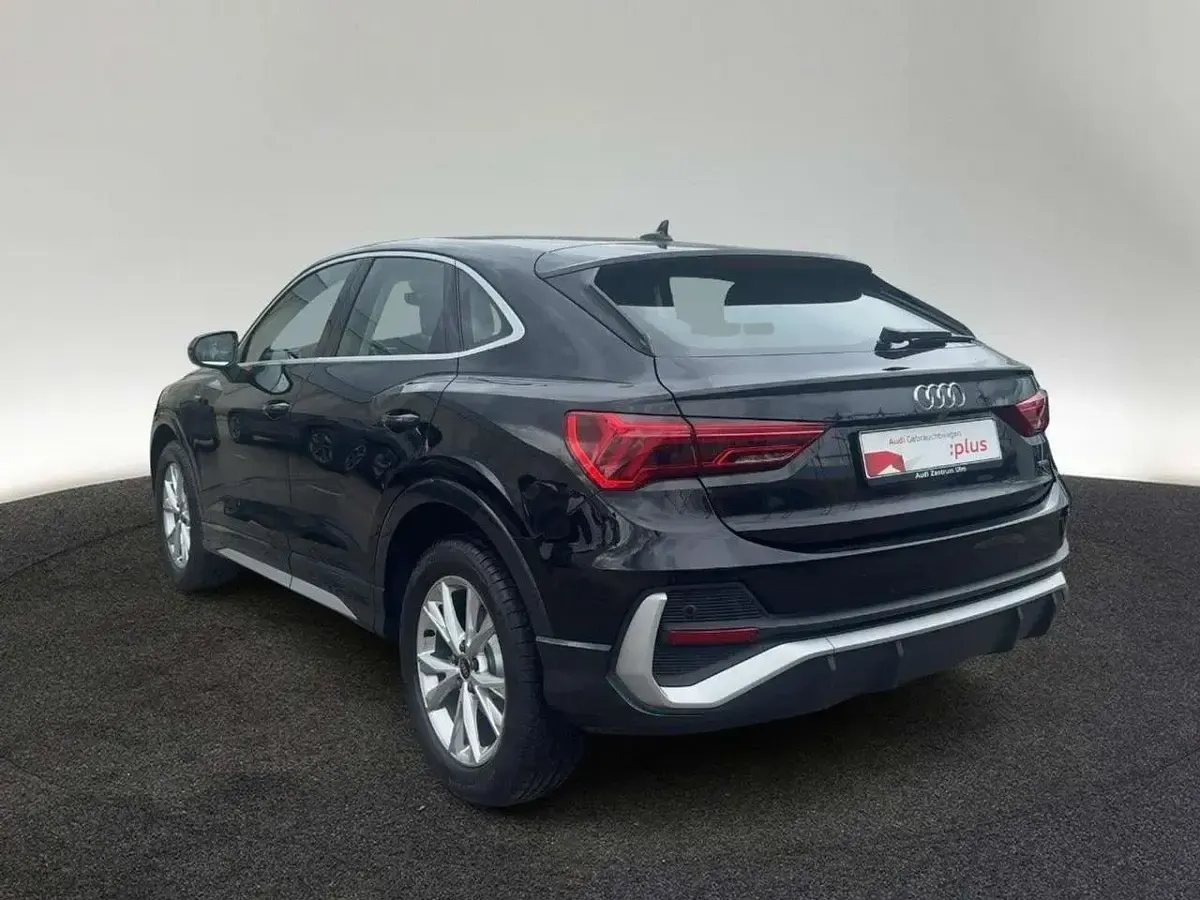 Gebraucht Audi Q3 S-Line 150 PS (110 kW) 2023 Mythosschwarz metallic SUV