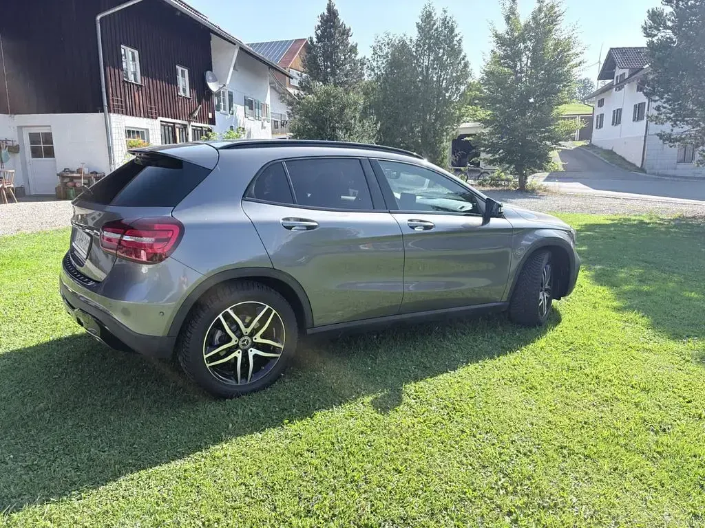 Gebraucht Mercedes GLA220 170 PS (125 kW) 2018 Grau SUV