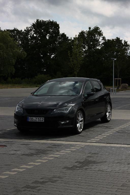 Schwarz Gebraucht 2014 Seat Leon FR Limousine | 9.990 € (Guter Preis) - Bild 1/4