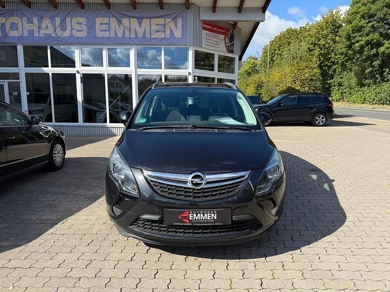 Schwarz Gebraucht 2016 Opel Zafira Tourer Innovation Van / Kleinbus | 10.990 € (Fairer Preis) - Bild 1/4