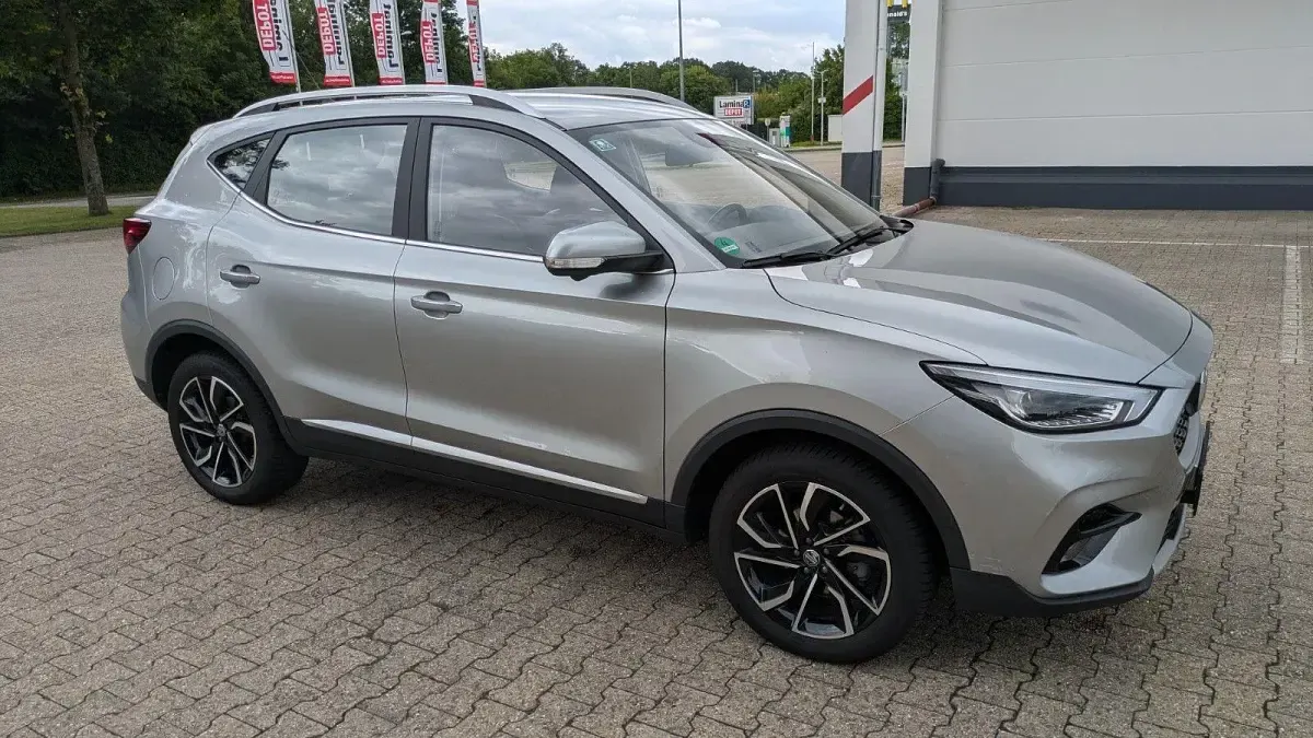 Gebraucht MG ZS Luxury 106 PS (77 kW) 2023 Silber SUV