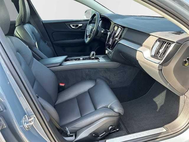 Gebraucht Volvo V60 CC 145 PS (106 kW) 2024 Kombi