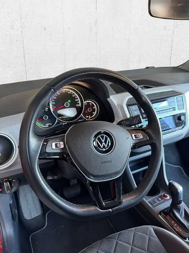 Second-hand VW e-up! Style 61 kW (83 CP) 2022 Roșu Hatchback