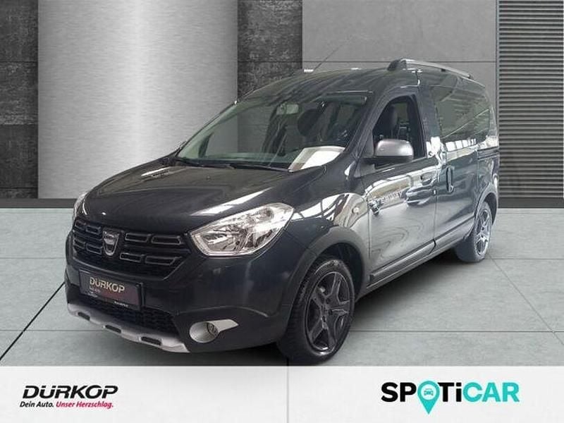 Grau Gebraucht 2017 Dacia Dokker Celebration Van | 10.450 € (Fairer Preis) - Bild 1/4