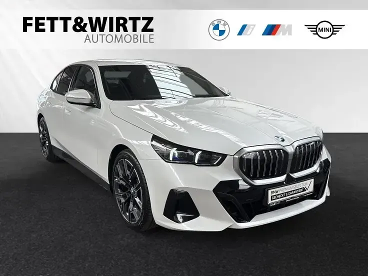 Gebraucht BMW 520 Comfort Edition 208 PS (152 kW) 2025 Limousine