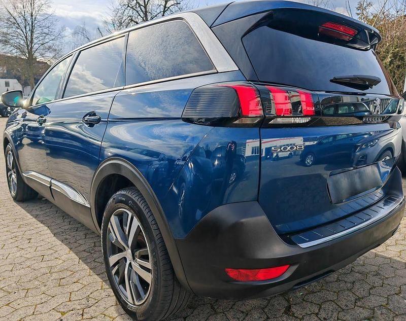 Gebraucht Peugeot 5008 Allure 131 PS (96 kW) 2022 Blau SUV