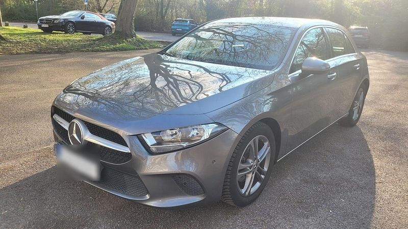 Gebraucht Mercedes A180 116 PS (85 kW) 2018 Silber Limousine