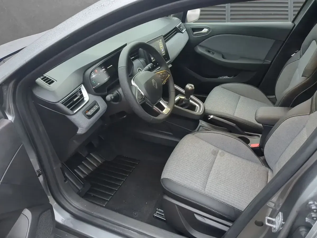 Neu Renault Clio Techno 91 PS (66 kW) 2025 Grau (dolomitgrau) Kleinwagen
