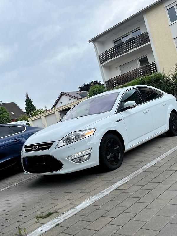 Gebraucht Ford Mondeo Titanium 163 PS (119 kW) 2014 Weiß Limousine