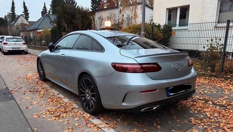 Gebraucht Mercedes E220 197 PS (144 kW) 2021 Silber Coupé