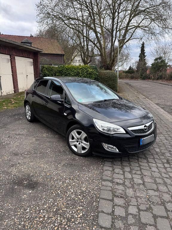 Gebraucht Opel Astra Design Edition 116 PS (85 kW) 2011 Schwarz Limousine