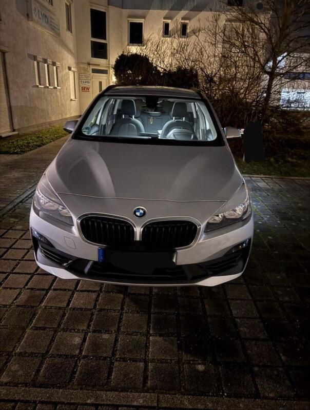 Silber Gebraucht 2018 BMW 218 Kombi | 13.500 € (Fairer Preis) - Bild 1/4